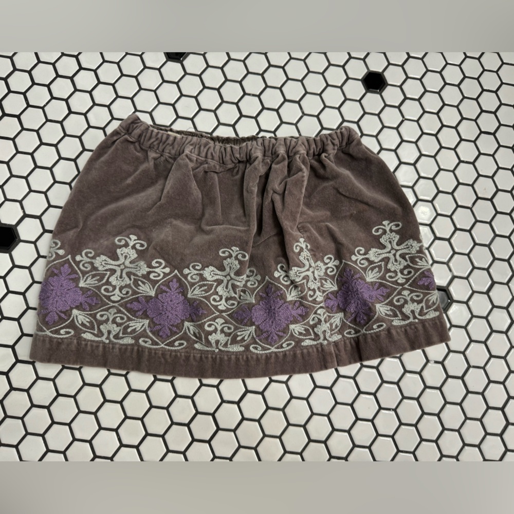 Peek little peanut skirt size 18-24 months or XL